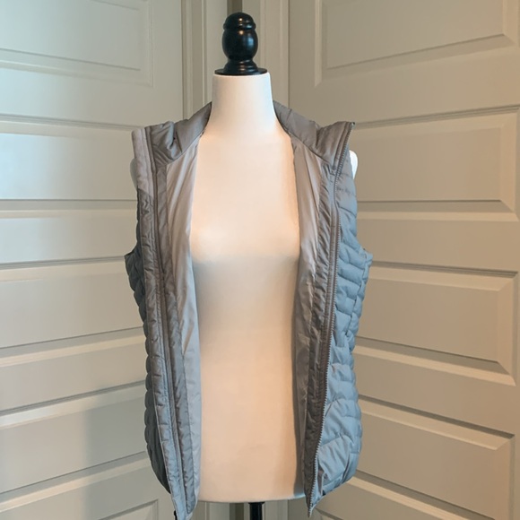 UNDER ARMOUR Women’s Fitted Puffer Vest - Picture 5 of 16